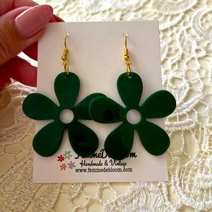 Green Groovy Flower Child Earnings